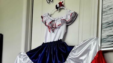 Costarricense la pulsea en Estados Unidos con el diseño y la venta de trajes típicos