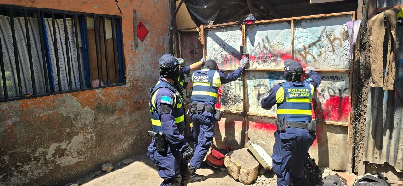 Destruyen búnker en María Reina en Hatillo. Foto: Policía Municipal
La Teja