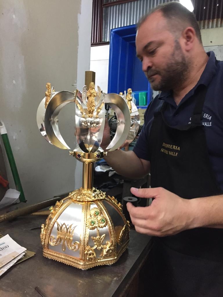 Fernando Soto Coto es el único Joyero de la Virgen de la familia Del Valle que queda con vida y la crisis por la pandemia lo golpeó duro hasta que se puso a hacer virgencitas