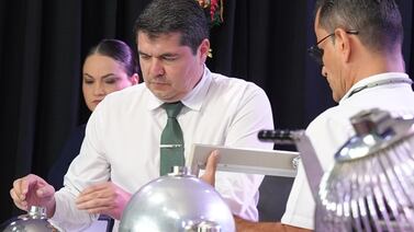 Este fue el número y serie que hizo millonarios a muchos con el primer sorteo de consolación