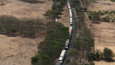 Más de 200 transportistas ticos varados en fronteras de Honduras por falta de visa