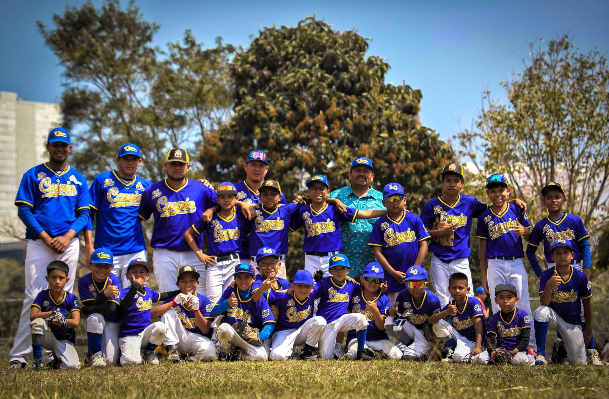 Ricardo Juárez Juárez, de 54 años, nació en la comarca El Manzano, en el municipio El Viejo, Chinandega, Nicaragua y a los 32 años se vino para Costa Rica y en La Carpio creo una academia de béisbol para rescatar niños y jóvenes de las drogas