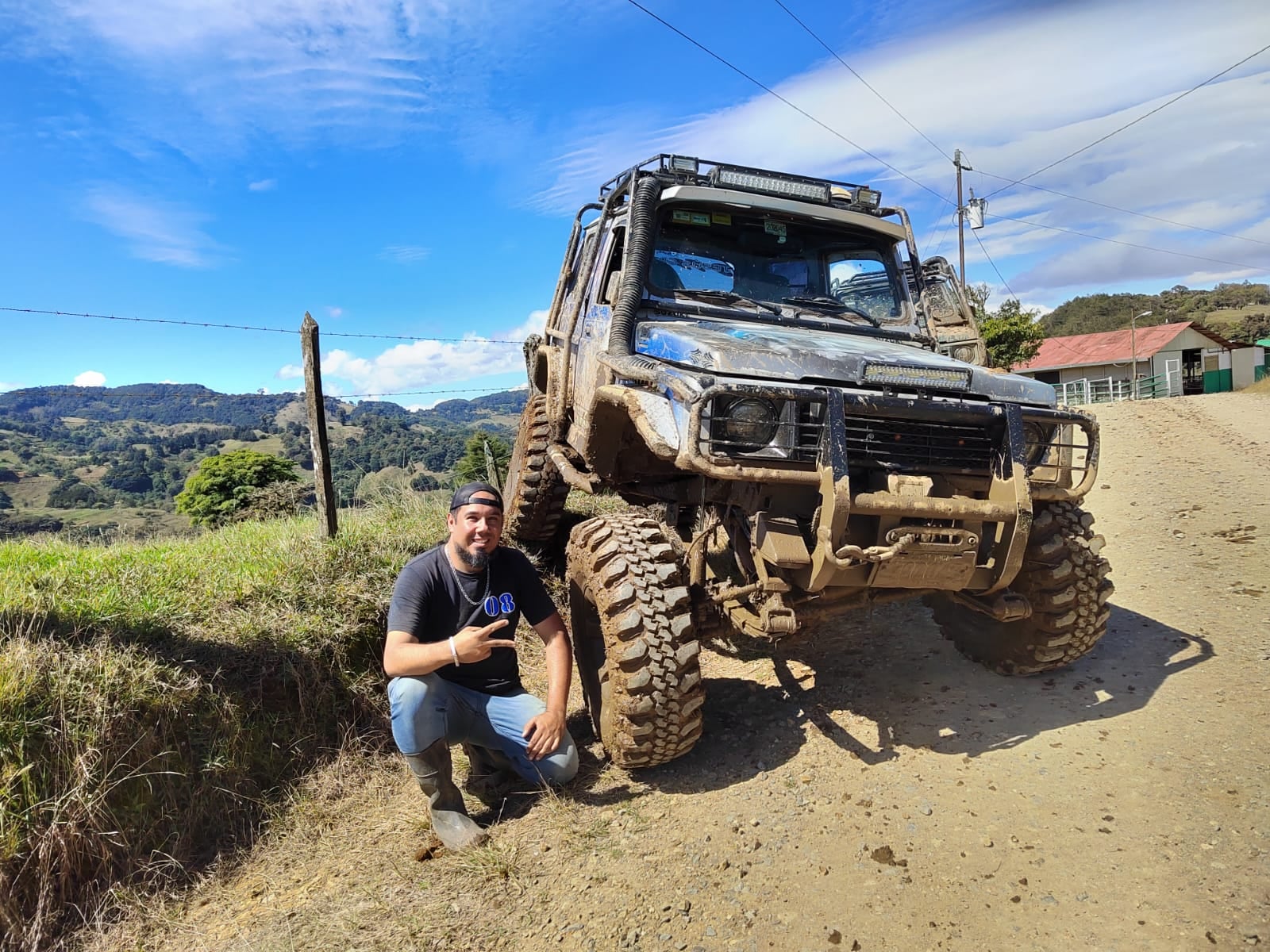 Randall Jiménez Castro es el dueño de un Suzuki Samurai de 1988 al que bautizó Lobo. Foto: Cortesía
