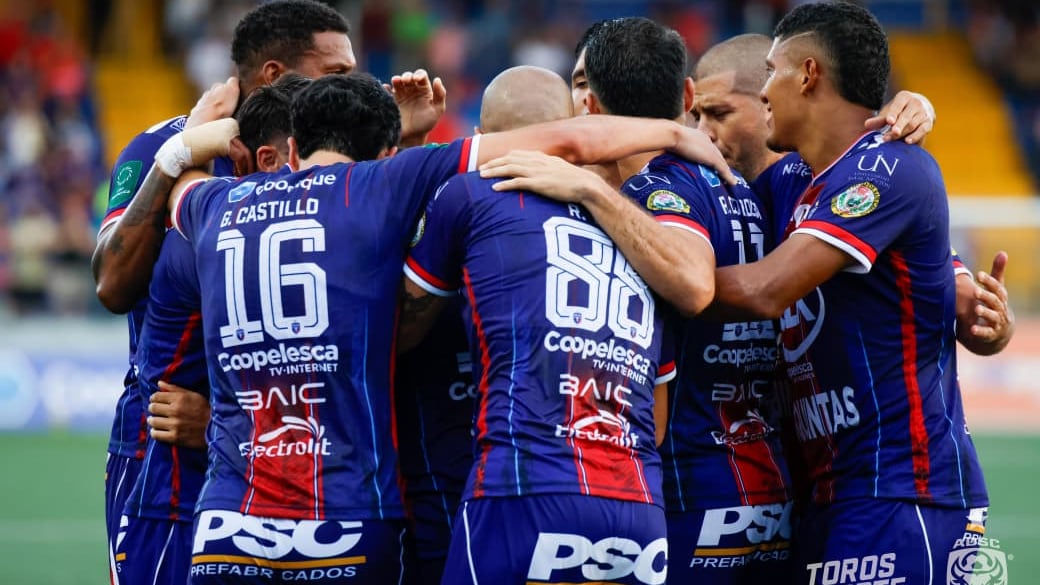 San Carlos derrota a Saprissa en el primer tiempo