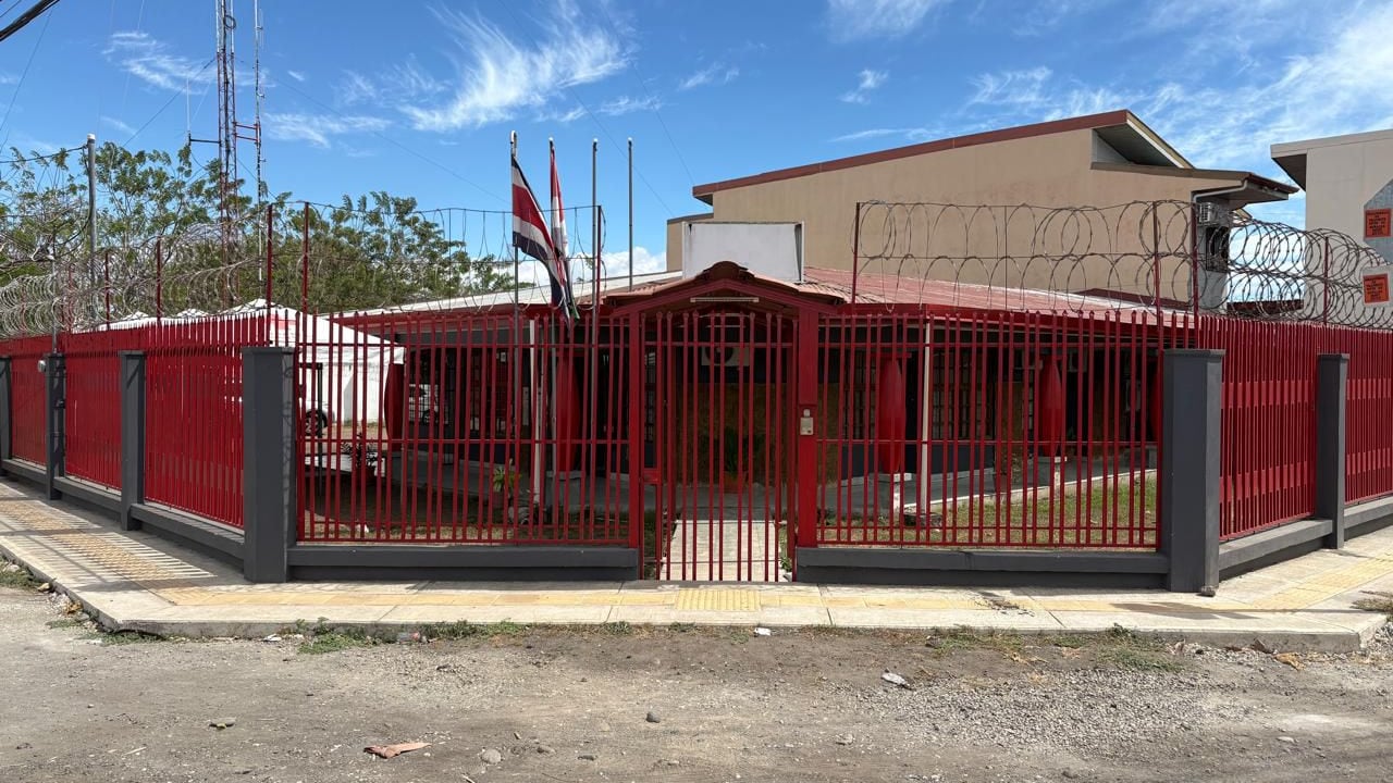 Instalaciones del Centro Regional de Puntarenas recibieron impactos de bala; no hubo cruzrojistas heridos. Foto: Cruz Roja