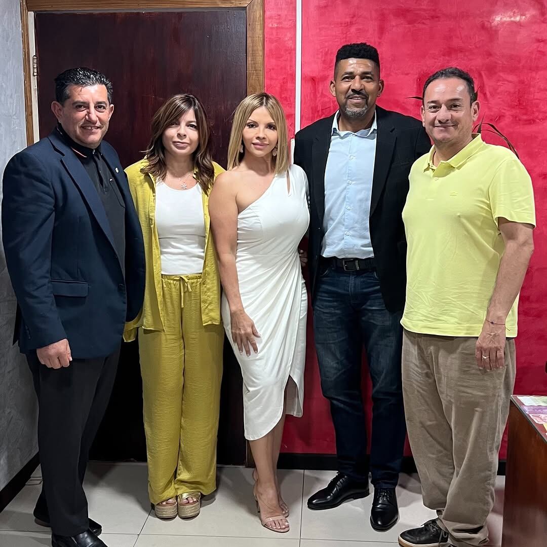 Austin Berry se casa con su pareja de años Cristina Alfaro.