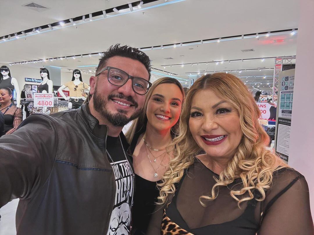 Luis Carlos Monge y su novia Mitzi Solís