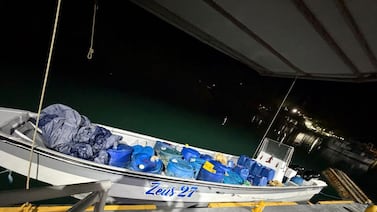 Impresionante video muestra el momento en que capturan embarcación con una tonelada de droga