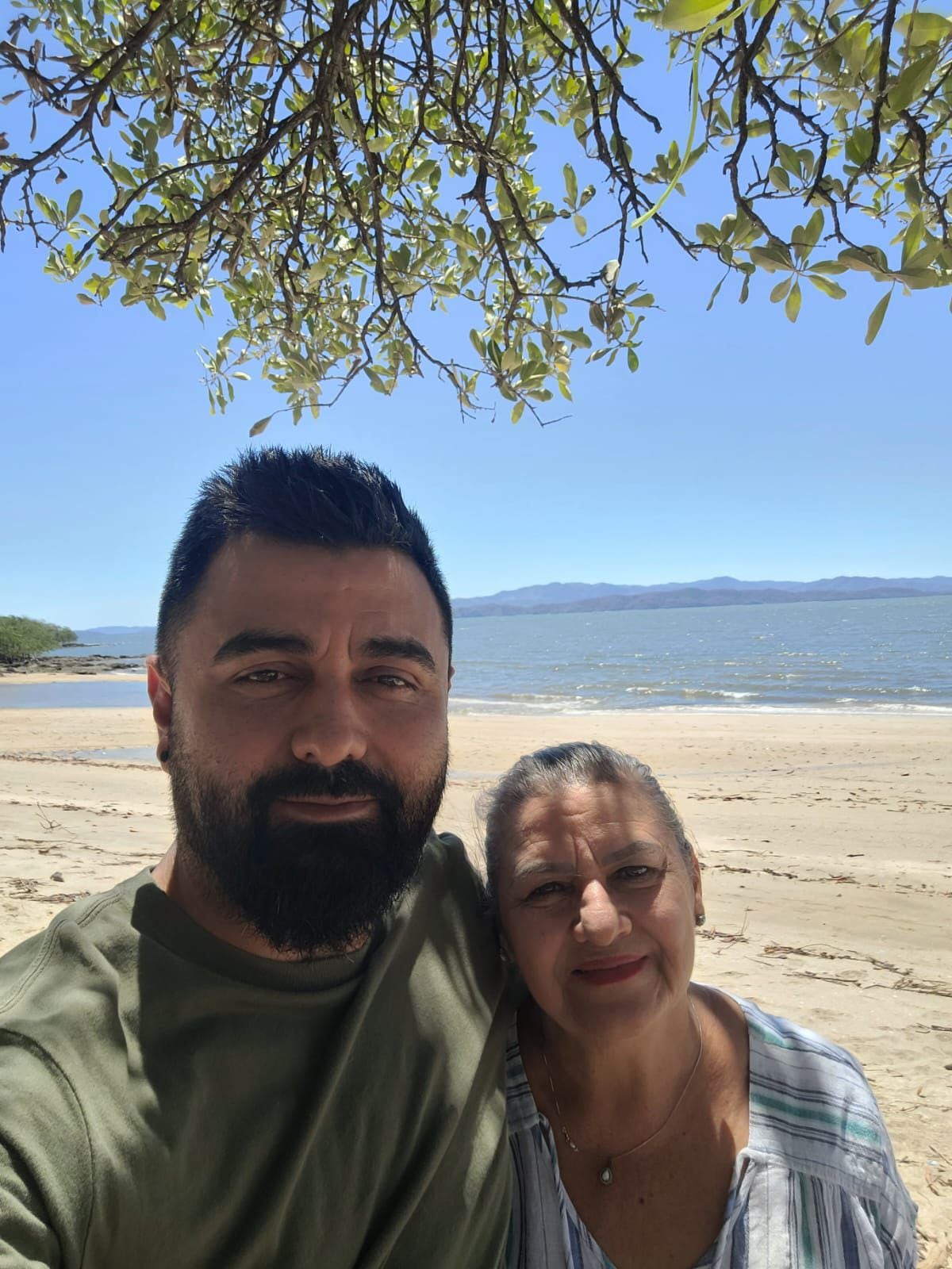 Jairo junto a su amada madre, doña Maritza. Foto cortesía Isamar Villalobos.