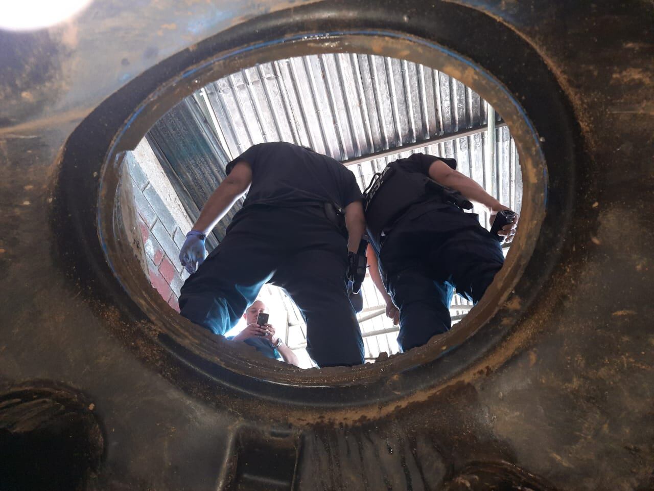 OIJ halla 449 kilos de cocaína enterrados en propiedad donde se encontraba un lavacar en Heredia. Foto OIJ.