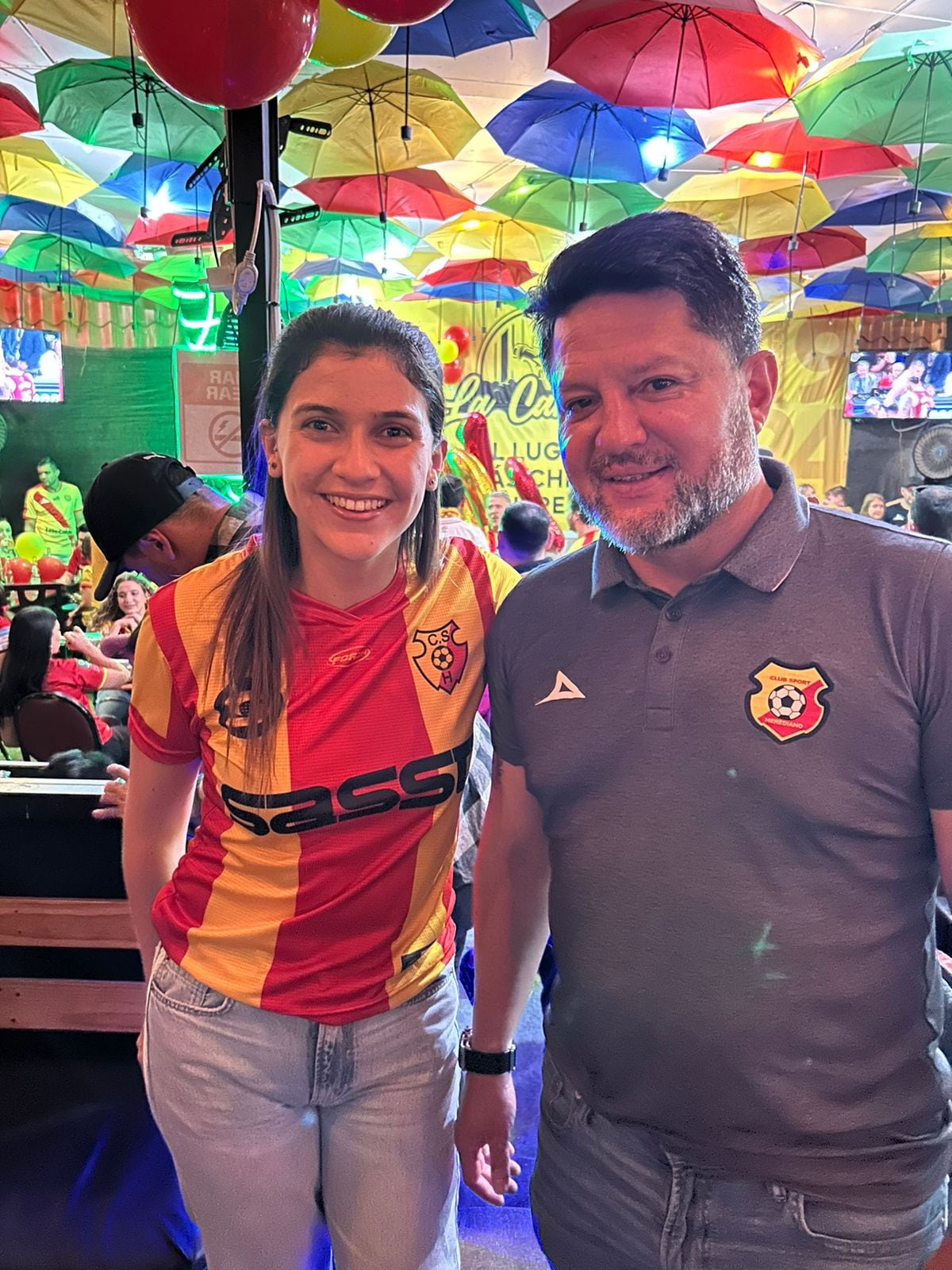 Mariángel Villalobos, aficionada de Herediano, tataranieta de Nicolás Yanarella