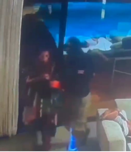 Israelíes fueron atacados y asaltados cuando estaban en casa en playa Santa Teresa de Cóbano. Foto: Captura de video