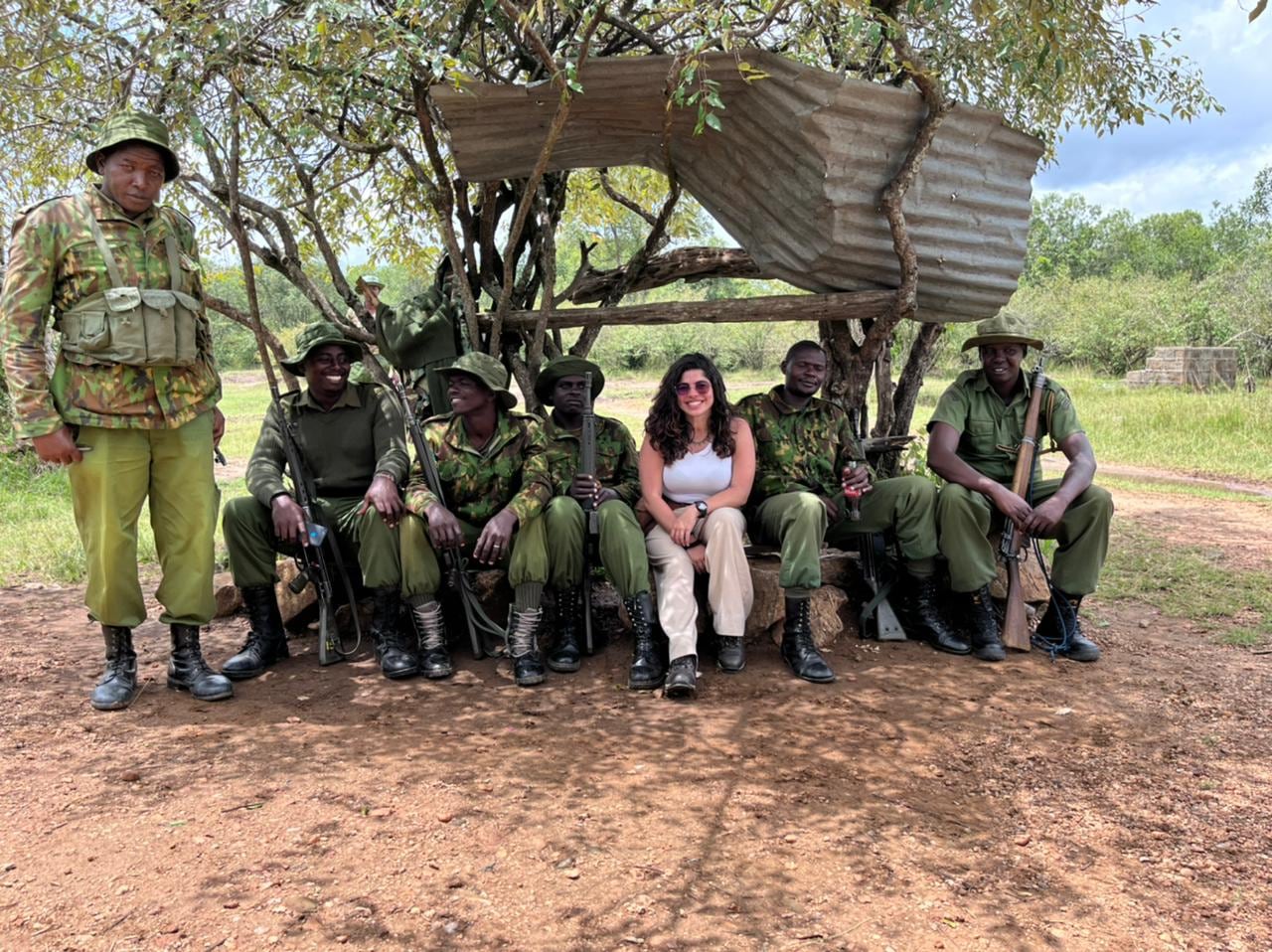 El rostro más popular del país en la traducción de la lengua de señas Lesco, Estefanía Carvajal Poveda, cerró un ciclo de 8 años con Casa Presidencial y desde el pasado 10 de febrero viajó a Kenia, África, para trabajar con una ONG.