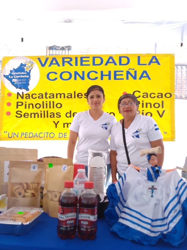 Doña Sofía Velásquez Joaquín tiene 63 años, su hija, María Mercado tiene 43. Ambas llegaron a Costa Rica el 18 de julio del 2018. Son emprendedoras y tienen un negocito de comida que se llama Variedades La Cocheña.