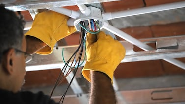 Comprar cables eléctricos y enchufes baratos puede salirle muy caro y hasta peligroso