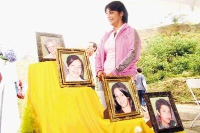 Novelón sobre Ana Cambronero González, mujer que perdió a su esposo y a sus tres hijos en el terremoto de Cinchona. Foto Archivo.