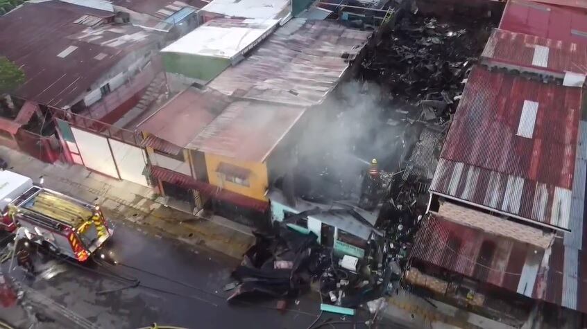 Incendio en Alajuelita. Foto Bomberos.