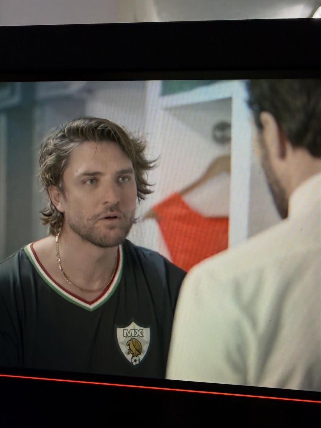 El actor tico Gary Centeno es parte de la serie "Falso 9" que estrenará TUDN durante el Mundial 2026