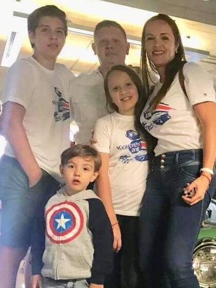 Una Volkswagen Champagne Edition 1978 versión De Luxe, llegó a las manos de don Julio César Azofeifa Soto. En la foto le acompaña su esposa Jeimy Espinoza y los hijos de ambos, Julio Josué, Montserrat y Maximiliano.