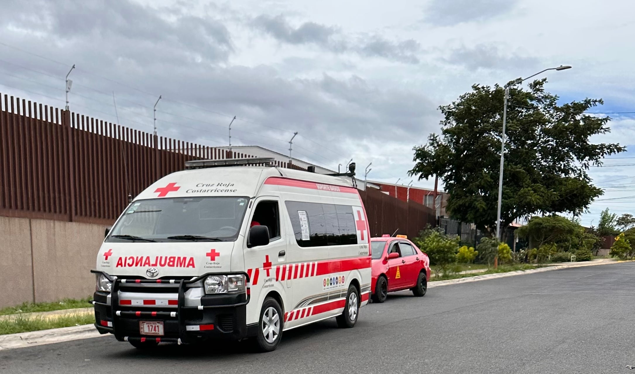 Tanto el conductor de la motocicleta como su acompañante fueron llevados al hospital San Vicente de Paul en Heredia (imagen con fines ilustrativos). Fotografía: