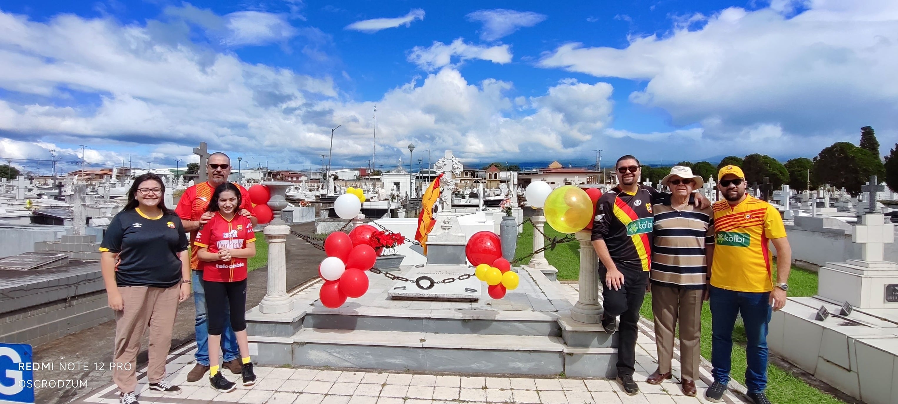 Doña Berta Ramírez Camacho, herediano, tumba, insignia herediano