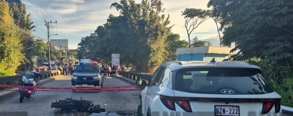 El presentador y comediante Gustavo Peláez fue una de las personas involucradas en el accidente entre un carro y una motocicleta, que dejó al motociclista fallecido, en Belén, Heredia, el 11 de agosto 2026. Foto: ANI