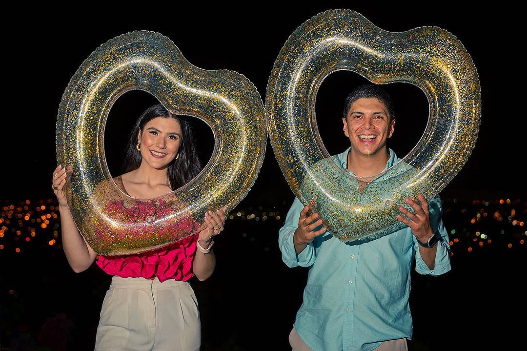 Viviana Echandi y su hijja Bárbara Echandi que se comprometió con Fernando Rodas.