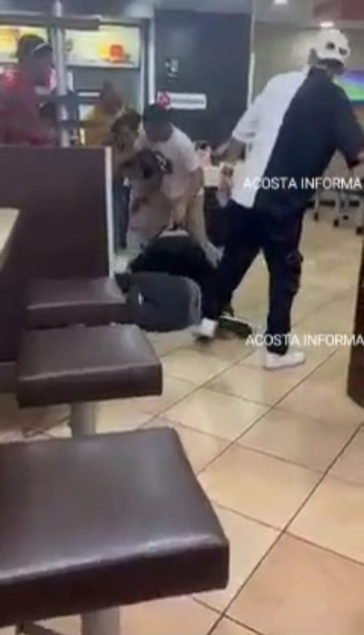 Una nueva bronca quedó grabada en un restaurante Mc Donald's.