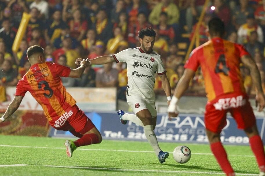 30/04/2024, Heredia, Santa Bárbara, partido de la jornada 20 del torneo de clausura 2024 entre el Club Sport Herediano y Liga Deportiva Alajuelense.