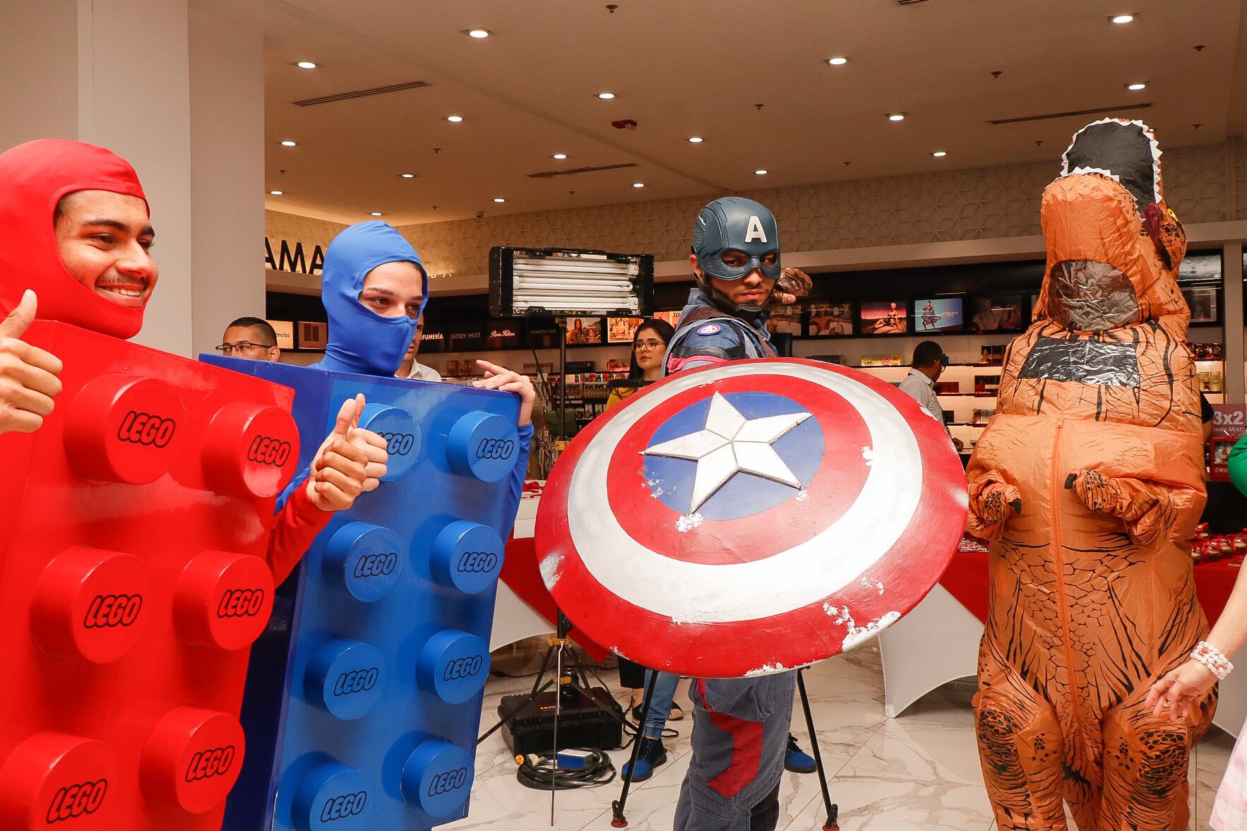 21/09/2023. Las tendencias de la Navidad. Tiendas Universal, Escazú Village. Fotografía: Lilly Arce.