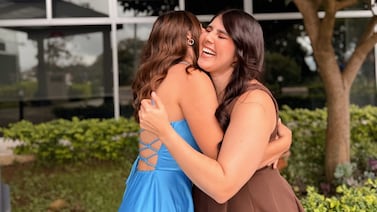 Katherinne González presenta orgullosa a su linda hermana en un día muy especial para las dos