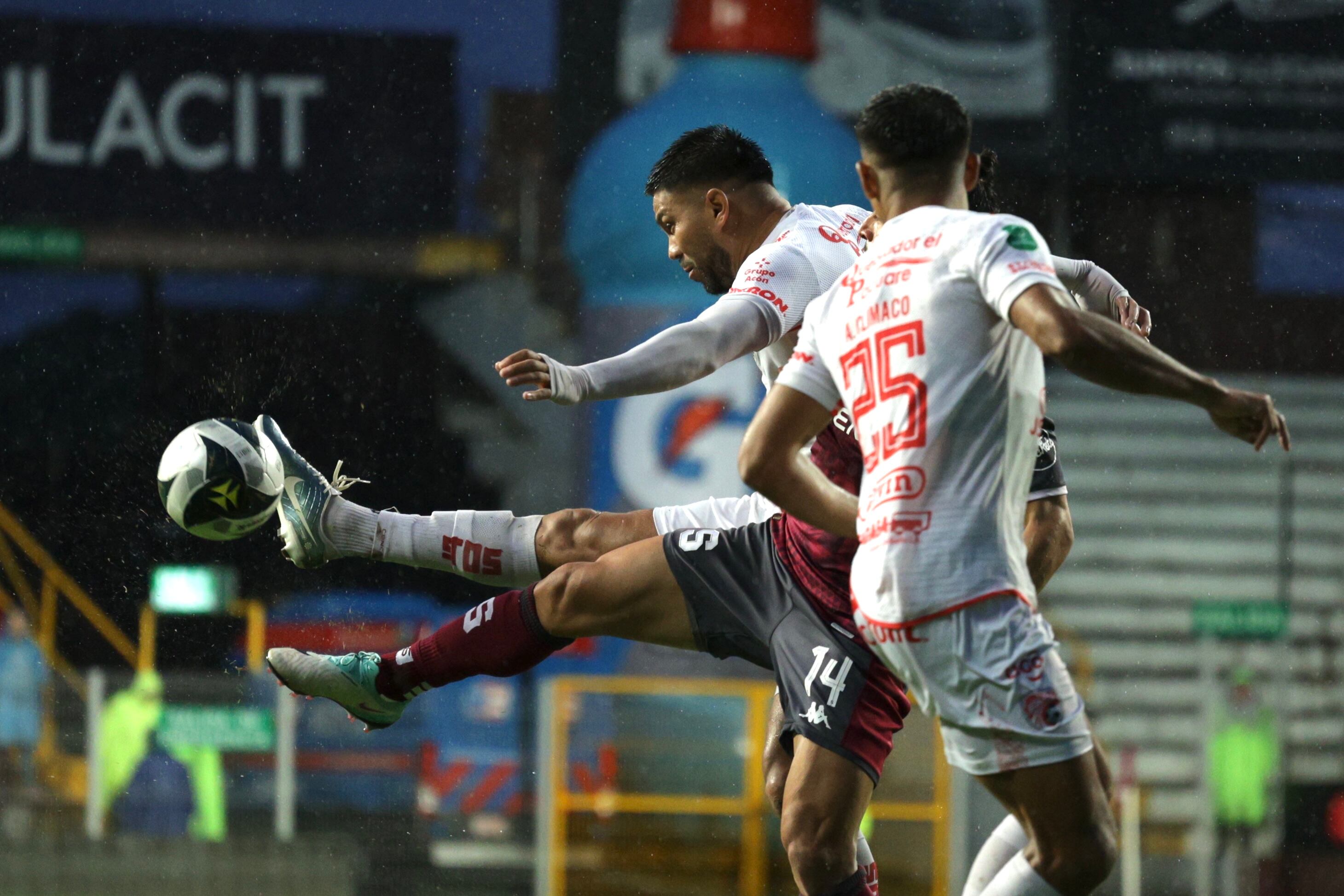 10/11/0224, San José, Estadio Ricardo Saprissa, partido de la jornada 20 del torneo de apertura 2024 entre el Deportivo Saprissa y el Santos de Guapiles.