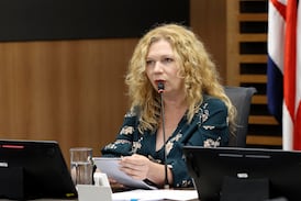 Operan de emergencia a diputada independiente; seguirá internada varios días