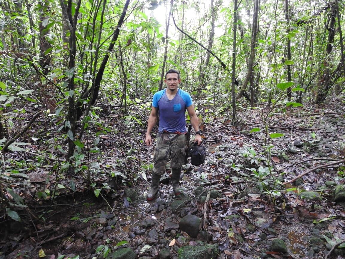 Sin ser científico, Stanley Salazar, ha descubierto tres especies de ranas ticas