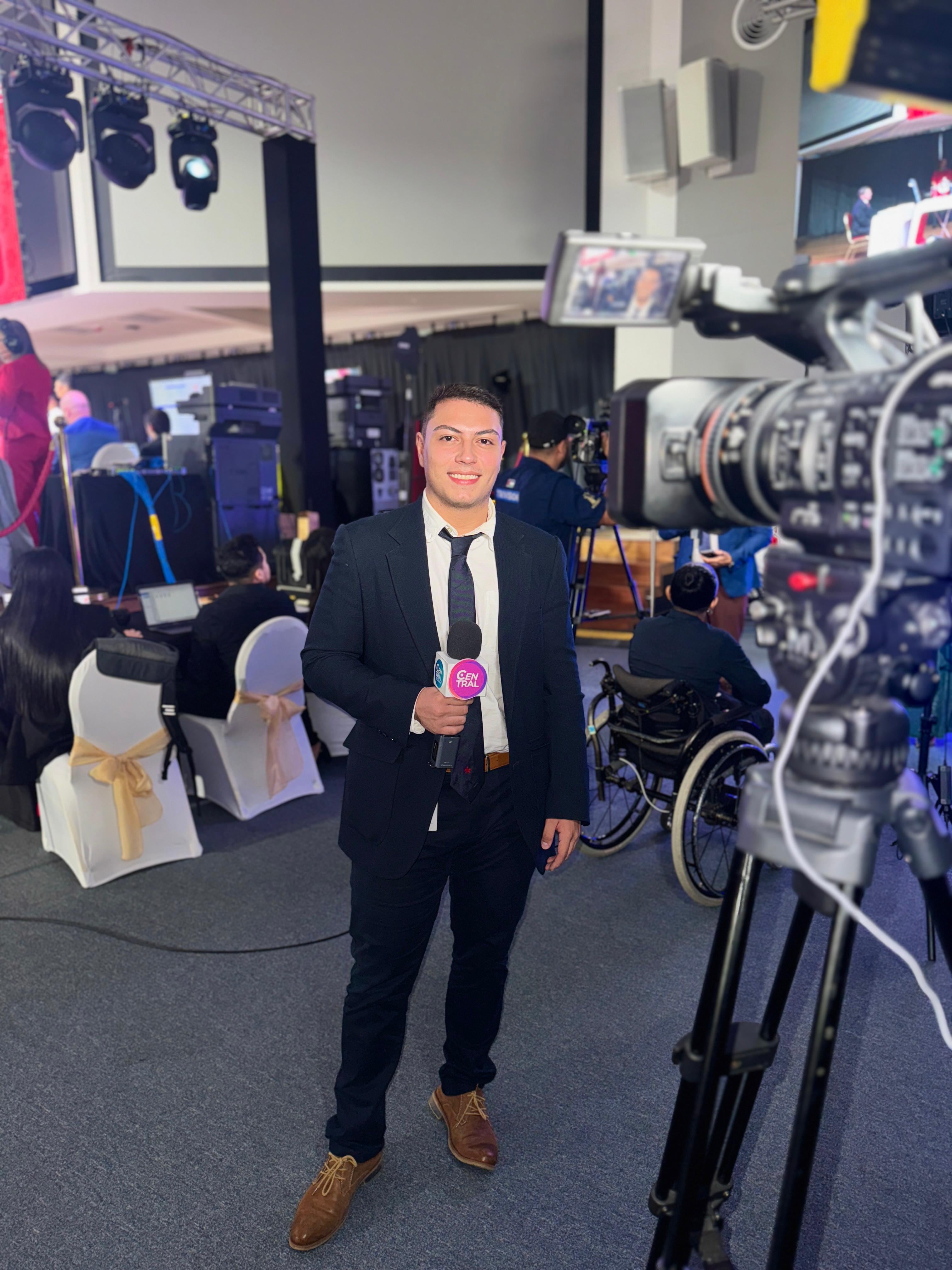 Douglas Sánchez y el noticiero Central Noticias de ¡Opa!