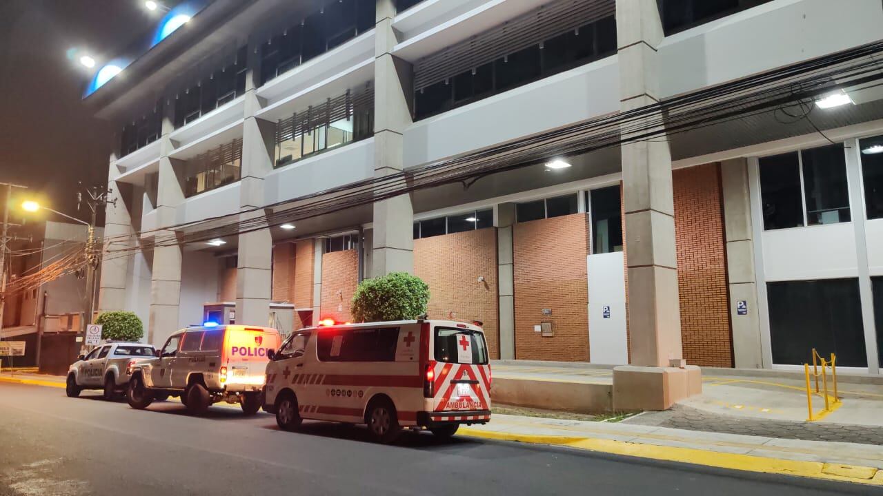 Roban cinco armas de fuego de la sucursal del Banco Nacional de San Pedro de Montes de Oca. Foto: Cortesía
