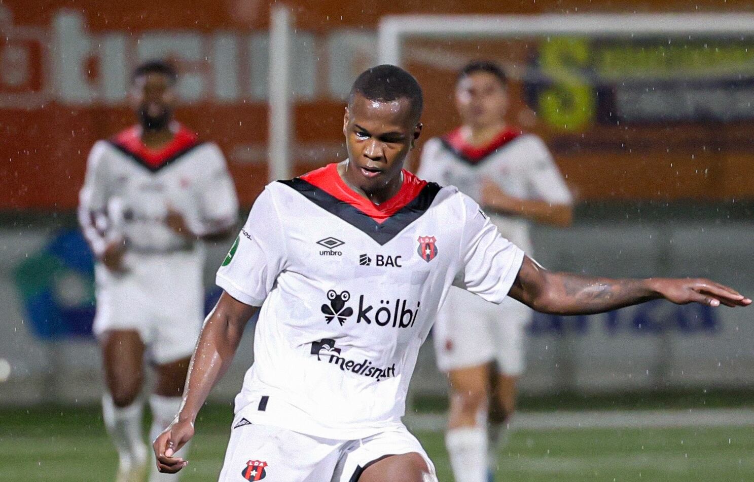 Larry Angulo suma dos goles con Liga Deportiva Alajuelense, después de anotar ante Guanacasteca y contra Pérez Zeledón.