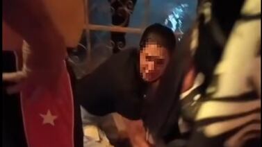 “Amor...¡Súbanlo al carro!”: Video capta el desesperado pedido de ayuda de una mujer tras balacera en parqueo de un bar