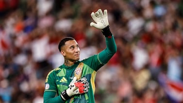 Patrick Sequeira inició como titular ante el poderoso Benfica y le metieron tres goles