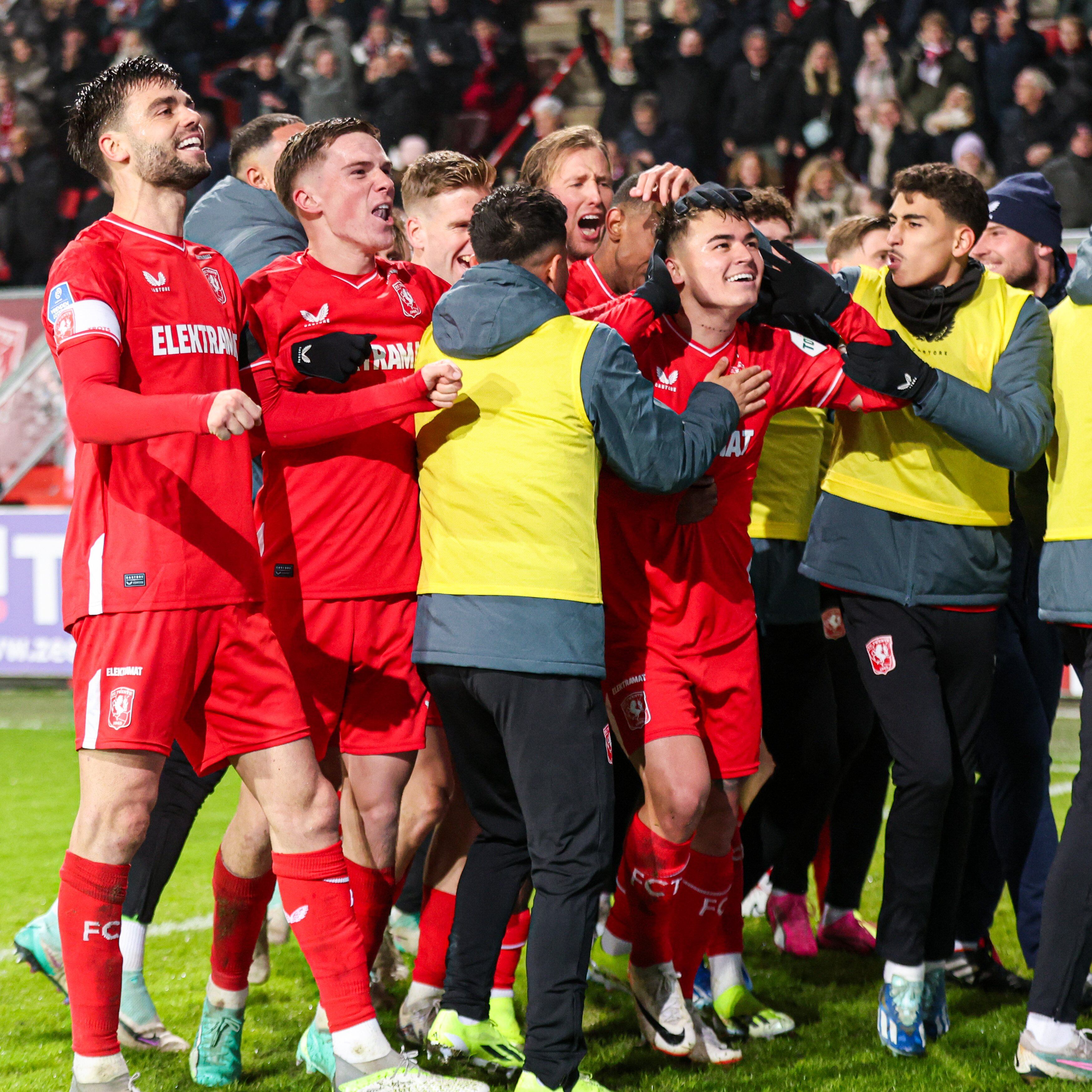 Manfred Ugalde anotó doblete ante el AZ Alkmaar. Foto: Twitter Twente