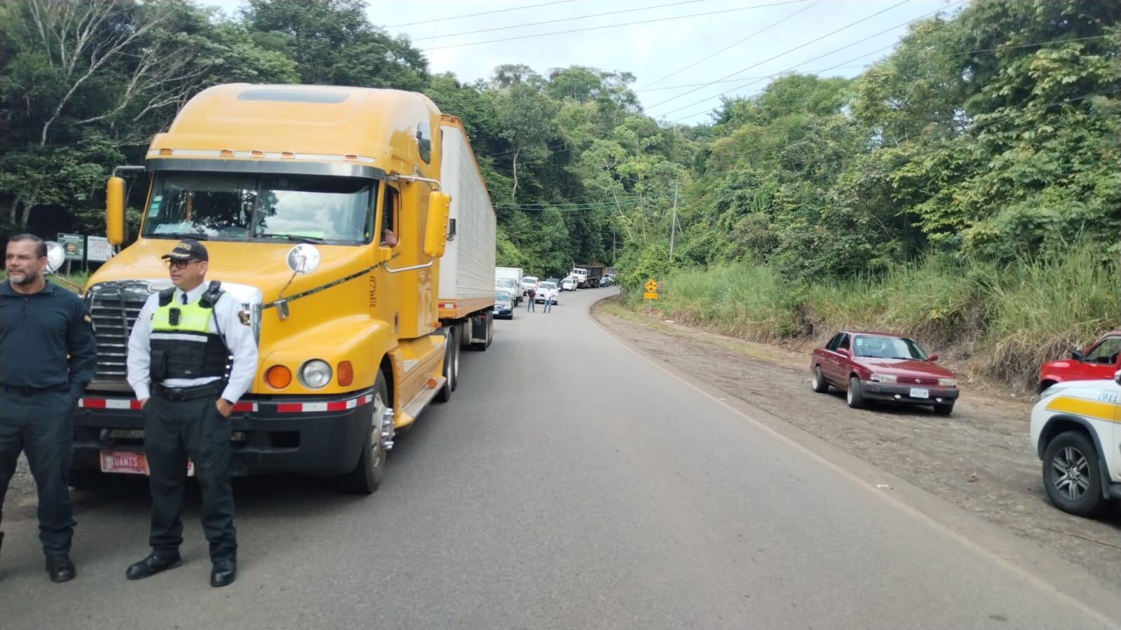 Los vecinos de Volcán de Buenos Aires, zona sur del país, están alarmados al enterarse que supuestamente el principal sospechoso de las violentas muertes de Emilce Soto Jiménez y de Estrella Dayana González Araya. Foto: Alejandra Morales