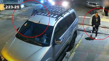 Robo en pareja: cámara revela cómo actuaron juntos con frialdad e indignante sincronía