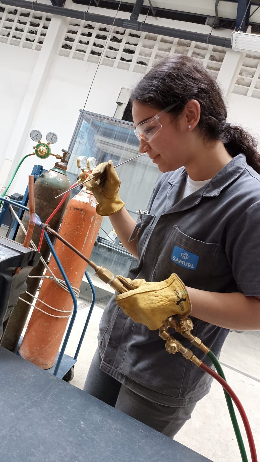 Para este año 2023, la Fundación Hedwig y Robert Samuel, una vez más, abre su proceso para seleccionar a 125 jóvenes de escasos recursos económicos que podrán estudiar en uno de sus cuatro programas de formación técnica