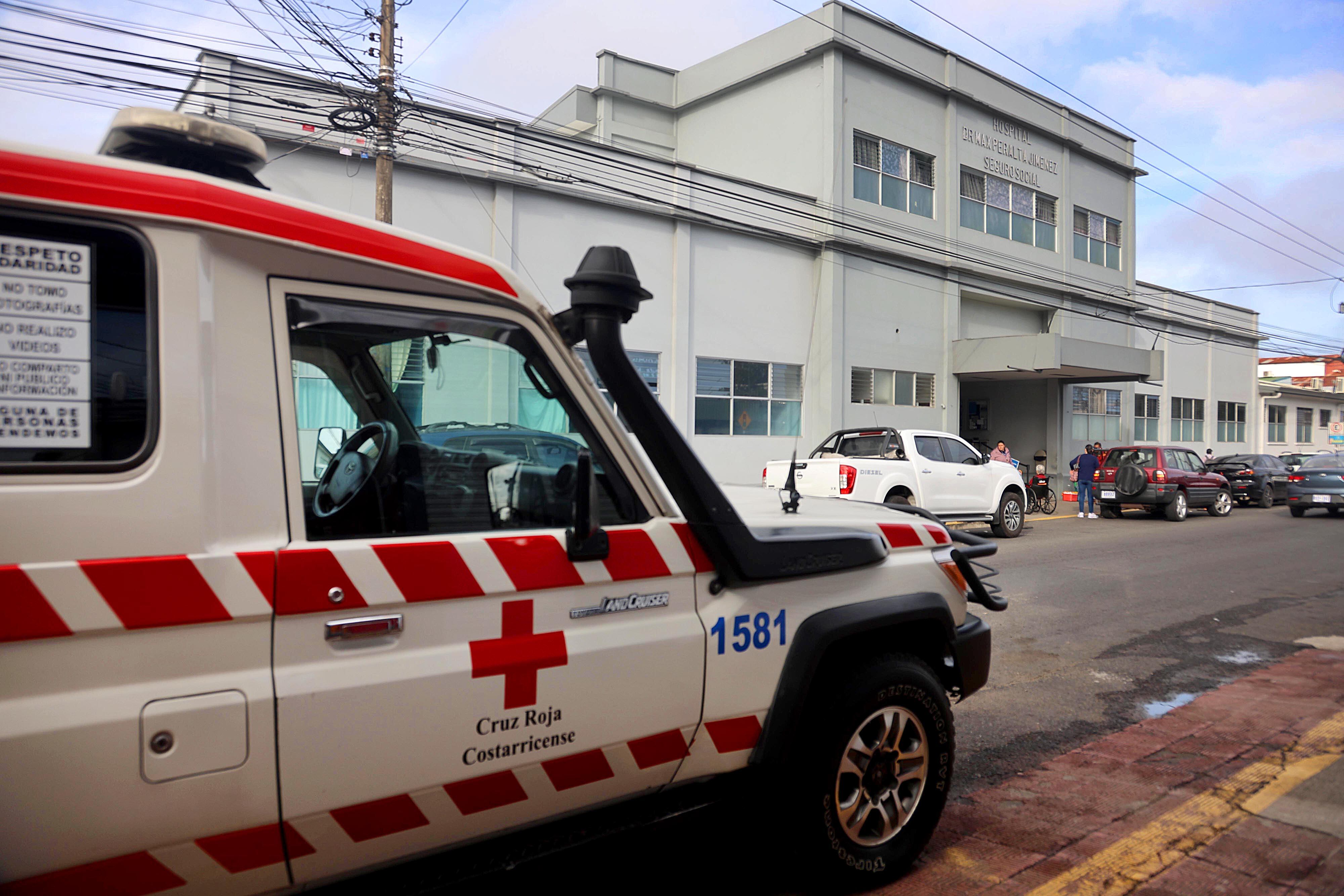 21/05/2024   Cartago. Hospital Max Peralta, fachada de la entrada principal, frente a la Cruz Roja. Foto: Rafael Pacheco Granados