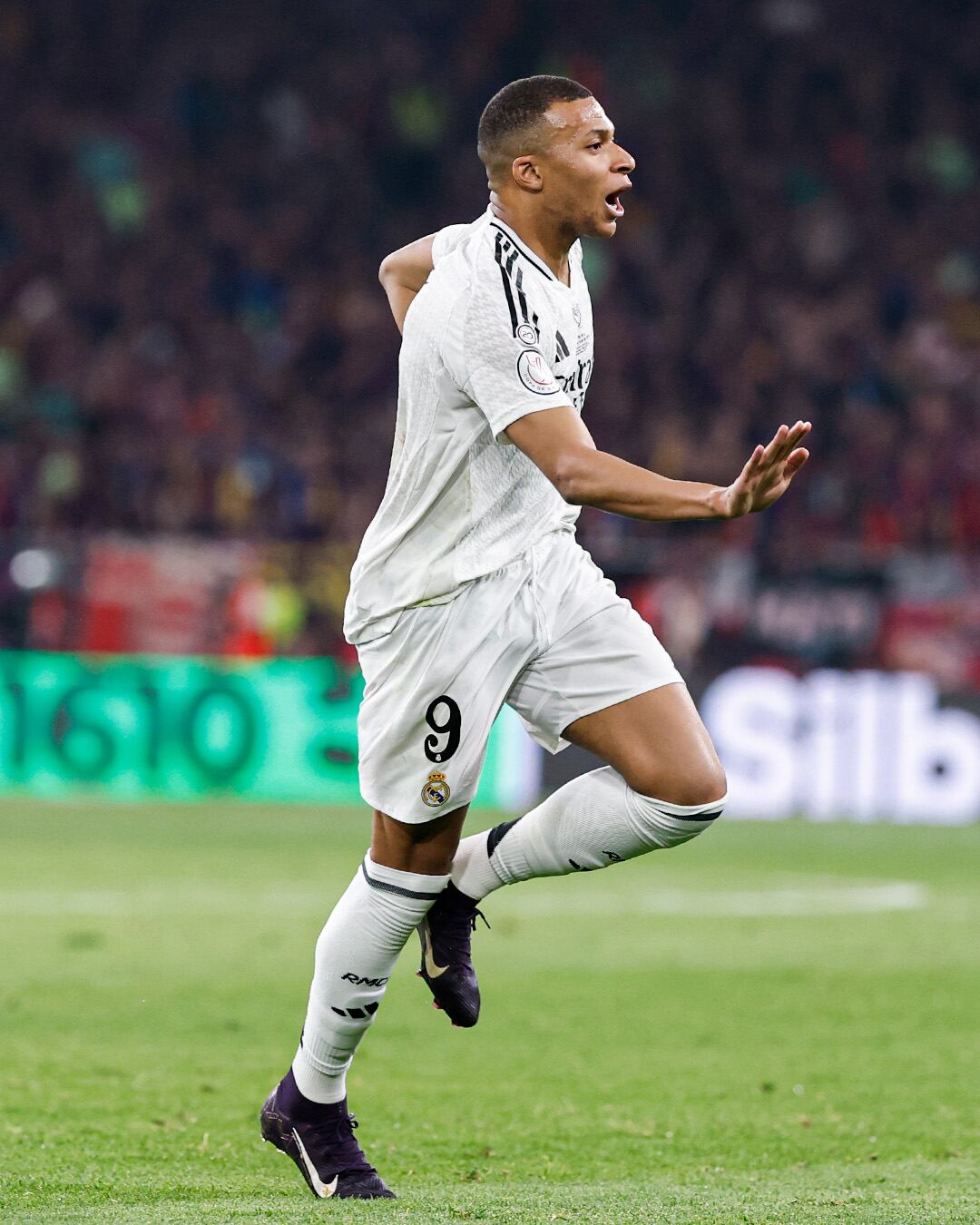 Kylian Mbappé marcó un golazo para el Real Madrid, en la final de la Copa del Rey, ante el Barcelona. Foto tomada de X Real Madrid.