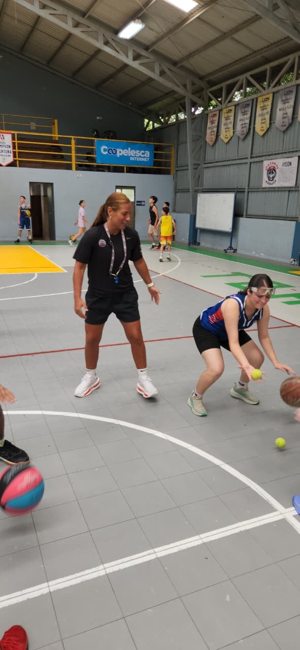 Lorena Infantes, directora de NBA Latinoamérica, estuvo viendo de cerca el talento costarricense.