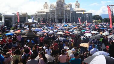 Ojo a los contundentes mensajes del obispo al Gobierno en misa en la basílica