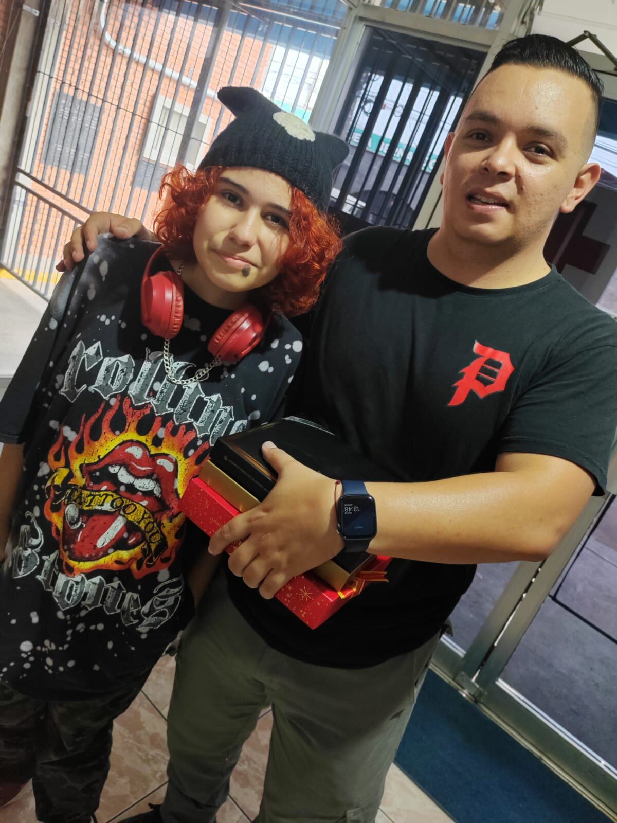 Alexandra Sibaja Mora, de 14 años, venció la muerte al ser víctima de un violento accidente de tránsito que casi le cobra la vida en Alajuela. Ella conoció al cruzrojista que le salvó la vida, Miguel Berrocal. Foto: Autorizada para Denia Mora