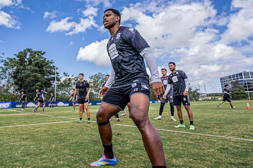 Newton Williams superó su lesión y renovó contrato con Saprissa