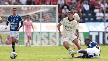 ¿Hubo falta? Salieron a la luz audios del VAR sobre polémico gol de Alajuelense al Cartaginés
